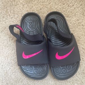 NIKE SLIDES